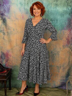 📌Haani Black and White Print Soft Flowing Dress with 3/4 Sleeves